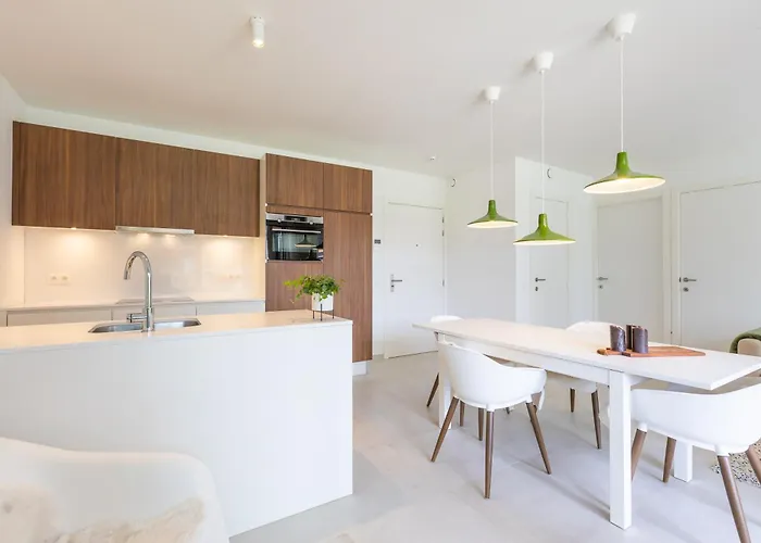 Lecomte - The Shoreline Green C Apartment *