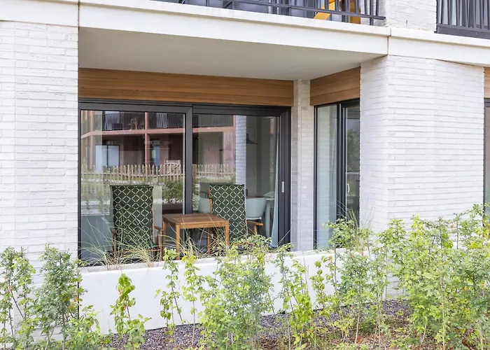 Lecomte - The Shoreline Green C Apartment