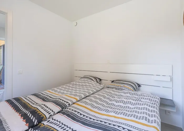 Lecomte - The Shoreline Green C Apartment